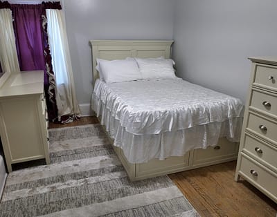 Downtown Dream 2BR – Bedroom 1